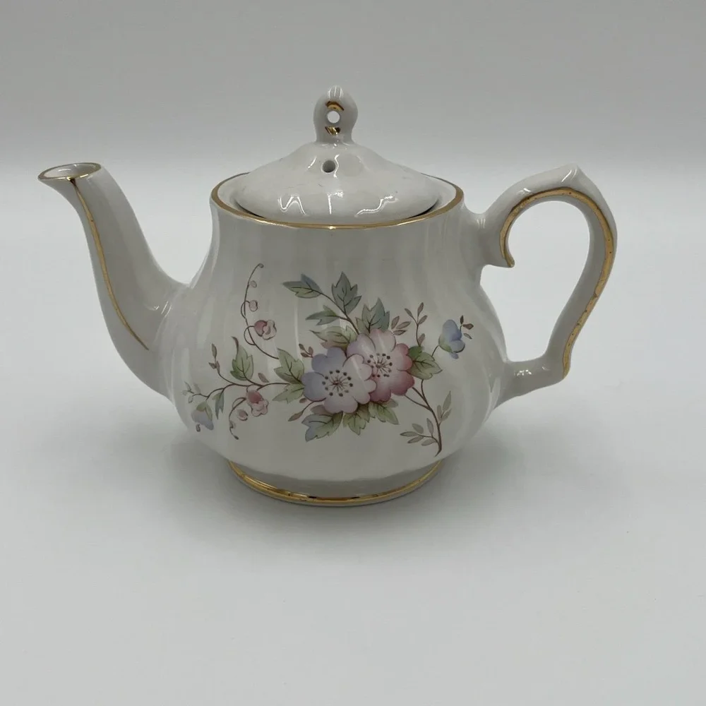 Royal Oak Mini Teapot White Floral Porcelain Gold Trim Ribbed Small‎ Tea Pot